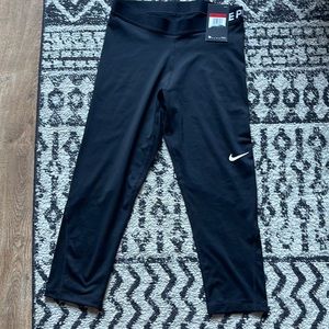 NWT Nike Pro Dri-Fit 3/4 leggings